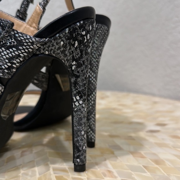 Snake Skin print heels size 7.5 - Picture 6 of 8